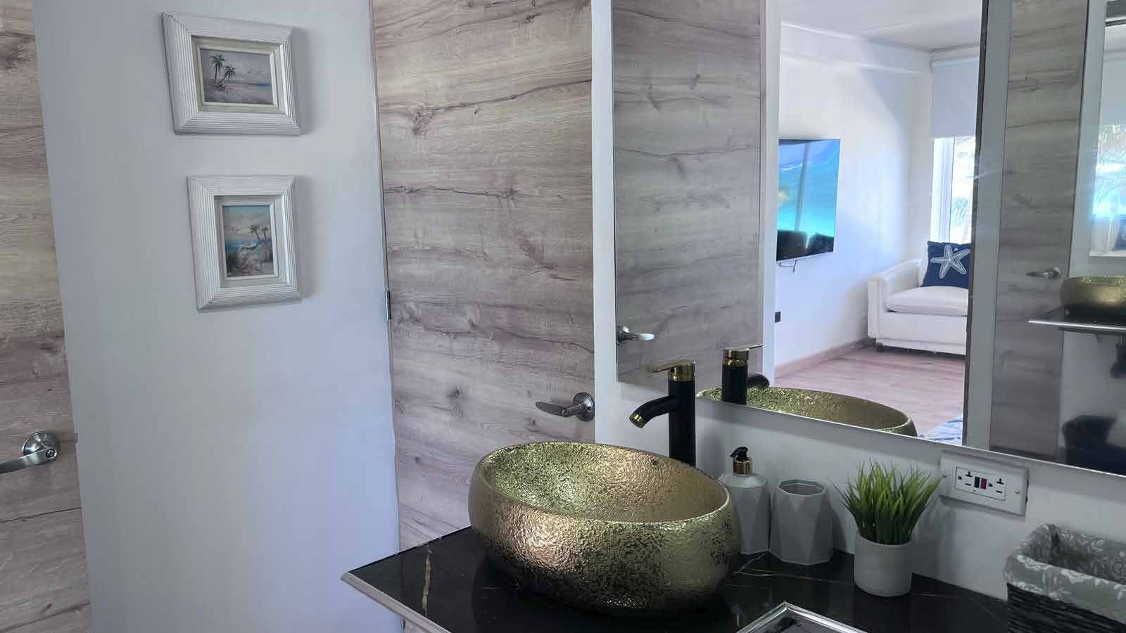 Detalle de acabados del baño